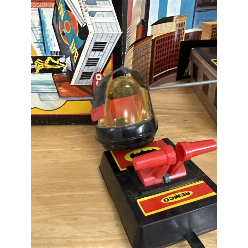 Vintage Remco CSF Batman Batcopter battery operated playset Paper Figures Box - Picture 4 of 15